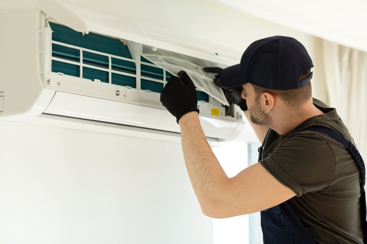 Ductless AC Replacement for Homeowners Facing Cooling Failures