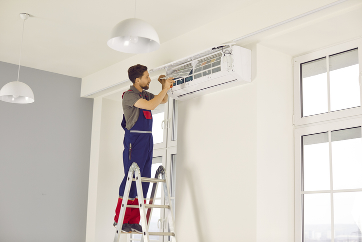 How Seasonal AC Installation Planning Can Save You Money